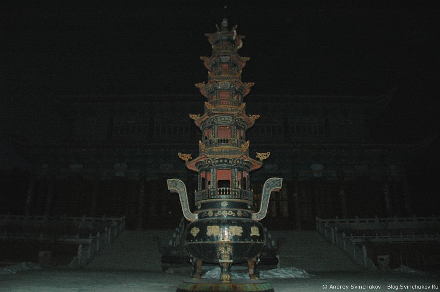 Храм в Хуньчуне ночью