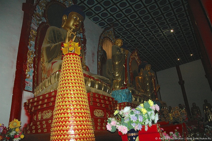 Храм в Хуньчуне ночью