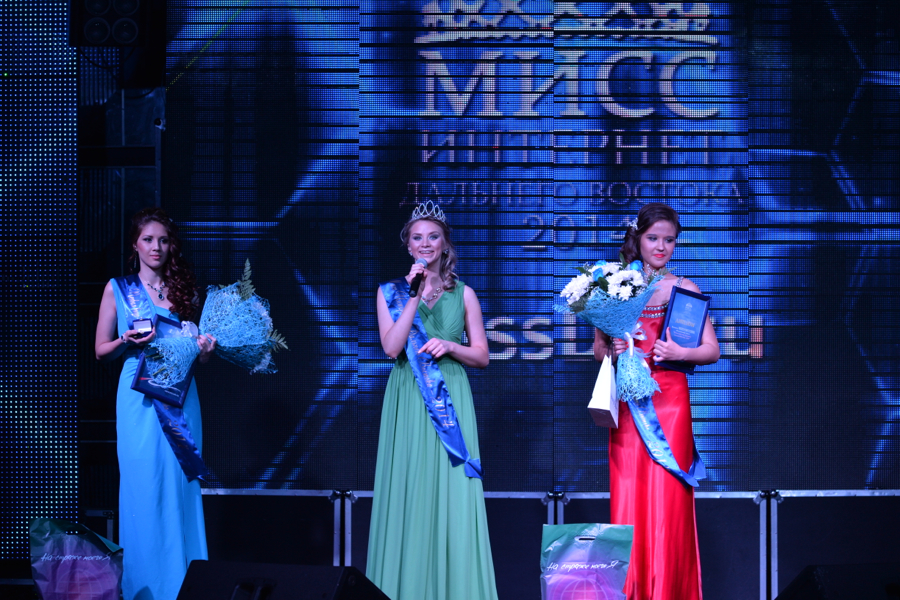 Фотоподборка с церемонии "Мисс Интернет Дальнего Востока - 2014"