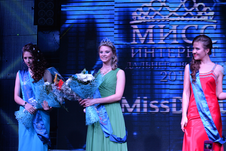Фотоподборка с церемонии "Мисс Интернет Дальнего Востока - 2014"