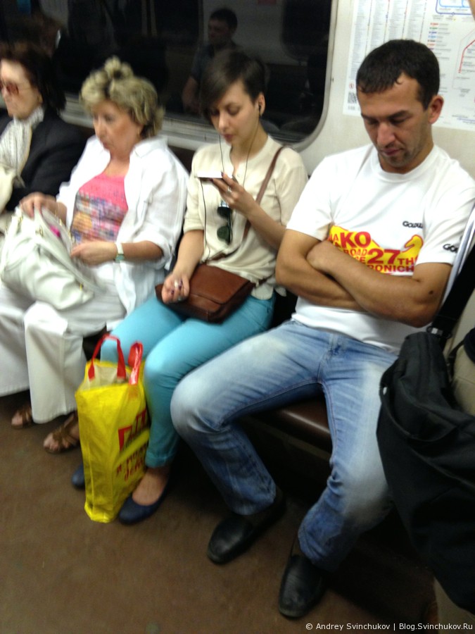 В метро