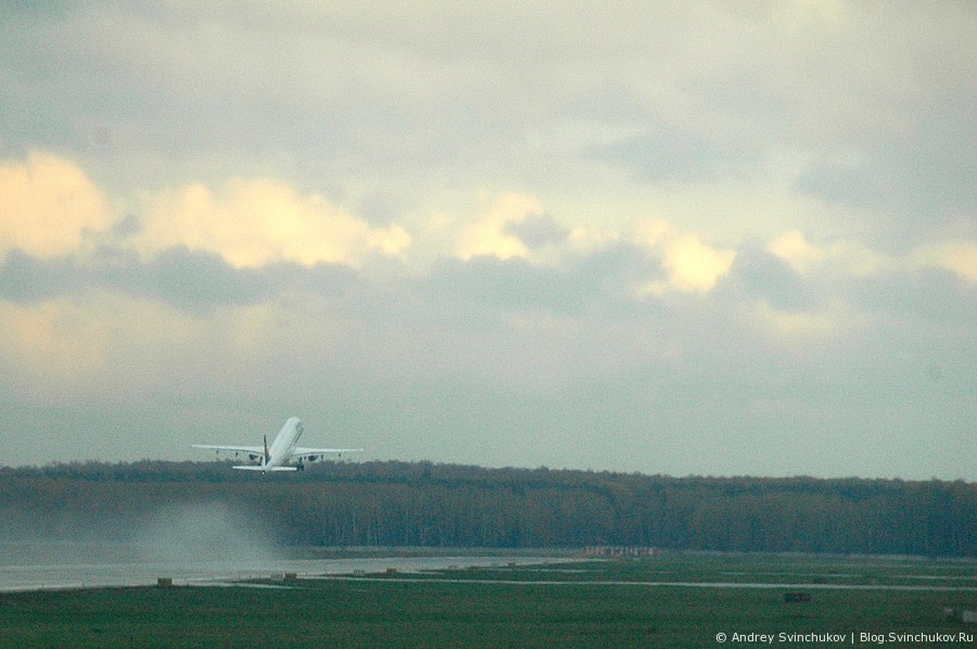 В аэропорту Домодедово и полет в облаках