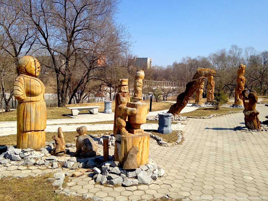 Деревянные скульптуры в парке "Северный"