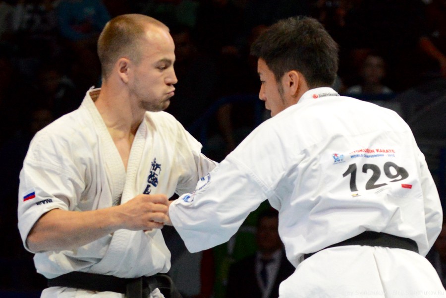 Финальный бой в категории до 75 килограмм на Чемпионате мира по киокусинкай карате