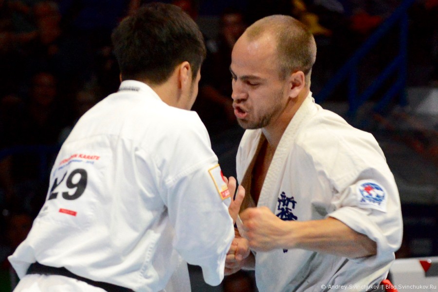 Финальный бой в категории до 75 килограмм на Чемпионате мира по киокусинкай карате