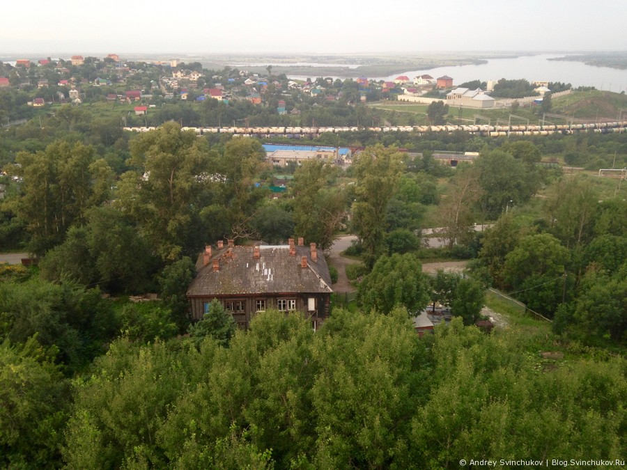 Дорога в восходе и Амурский мост с башни Инфиделя в Хабаровске