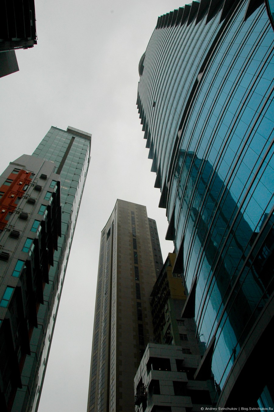 Неприлично много больших вертикальных фотографий зданий Гонконга