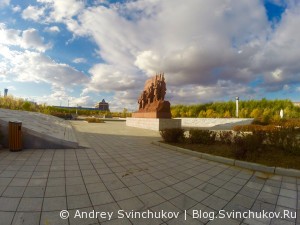 Площадь в Фуюане и танец местной пары