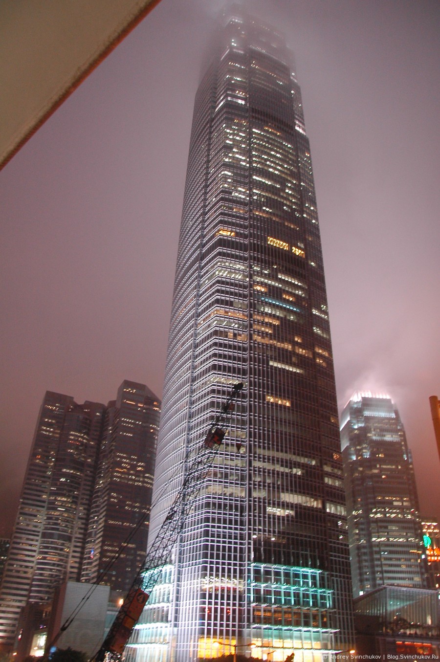 Гонконг вечерний вертикальный