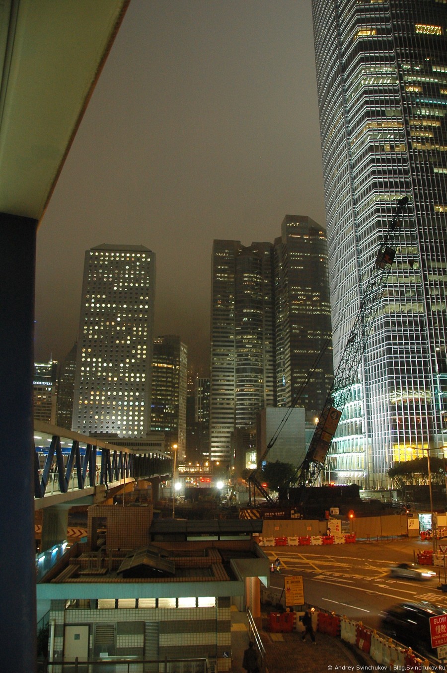 Гонконг вечерний вертикальный