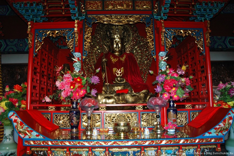 Буддийский храм в Цзямусах